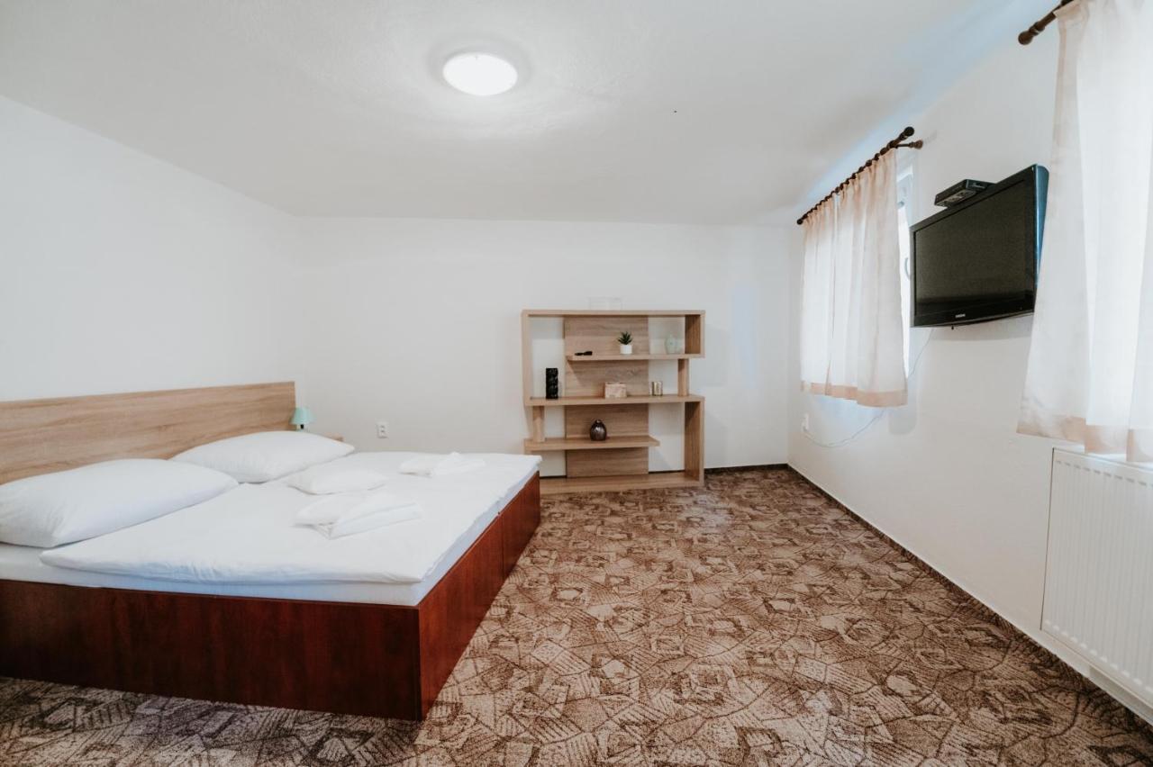 Ard Apartments - Levice Dış mekan fotoğraf